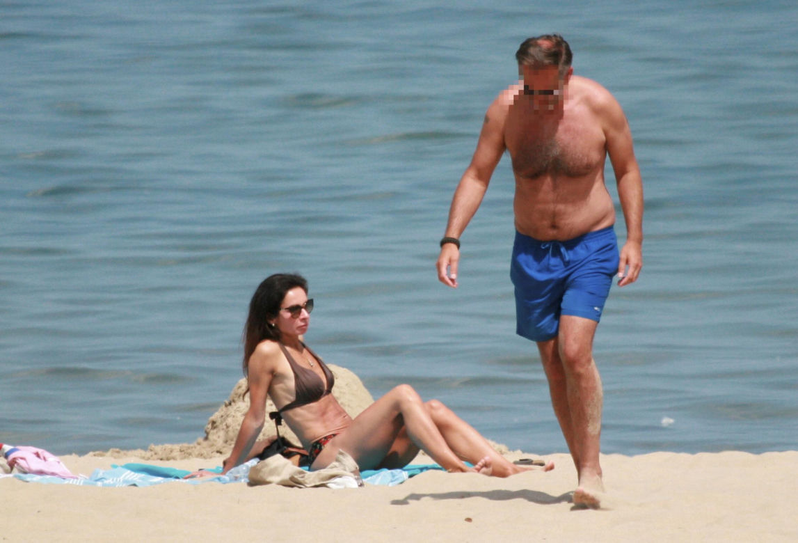 Marta Kaczyńska z mężem na plaży