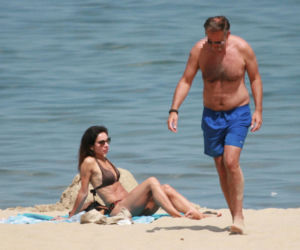 Marta Kaczyńska z mężem na plaży