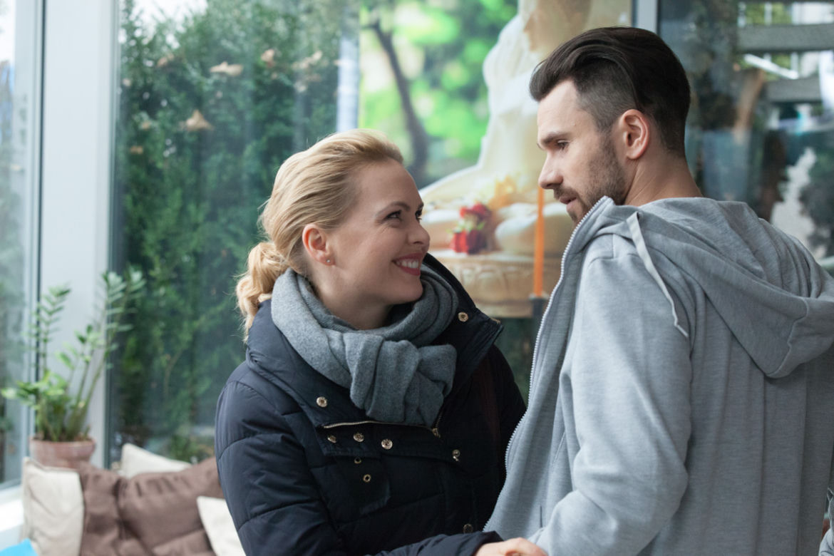 Przyjaciółki 5 sezon odc. 57. Maciek (Krzysztof Wach), Anka (Magdalena Stużyńska)