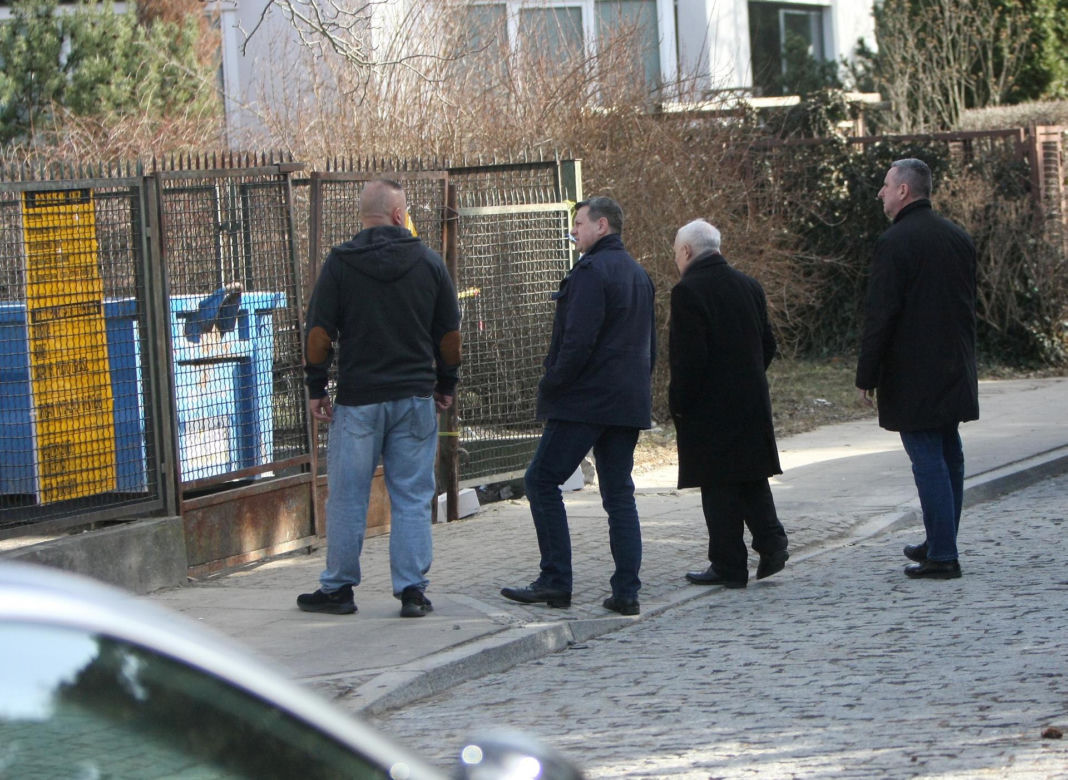 Jarosław Kaczyński nie może wrócić do domu