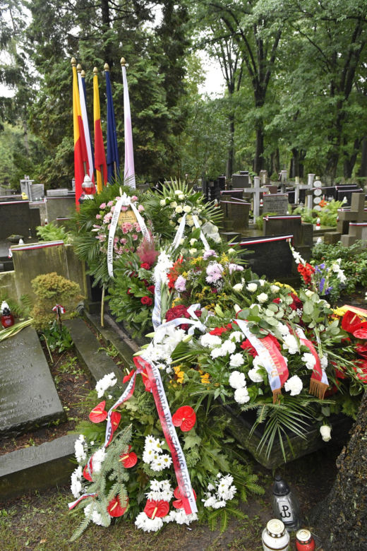 Tłumy warszawiaków żegnają "Paulinkę" z Powstania. Pogrzeb Anny Jakubowskiej