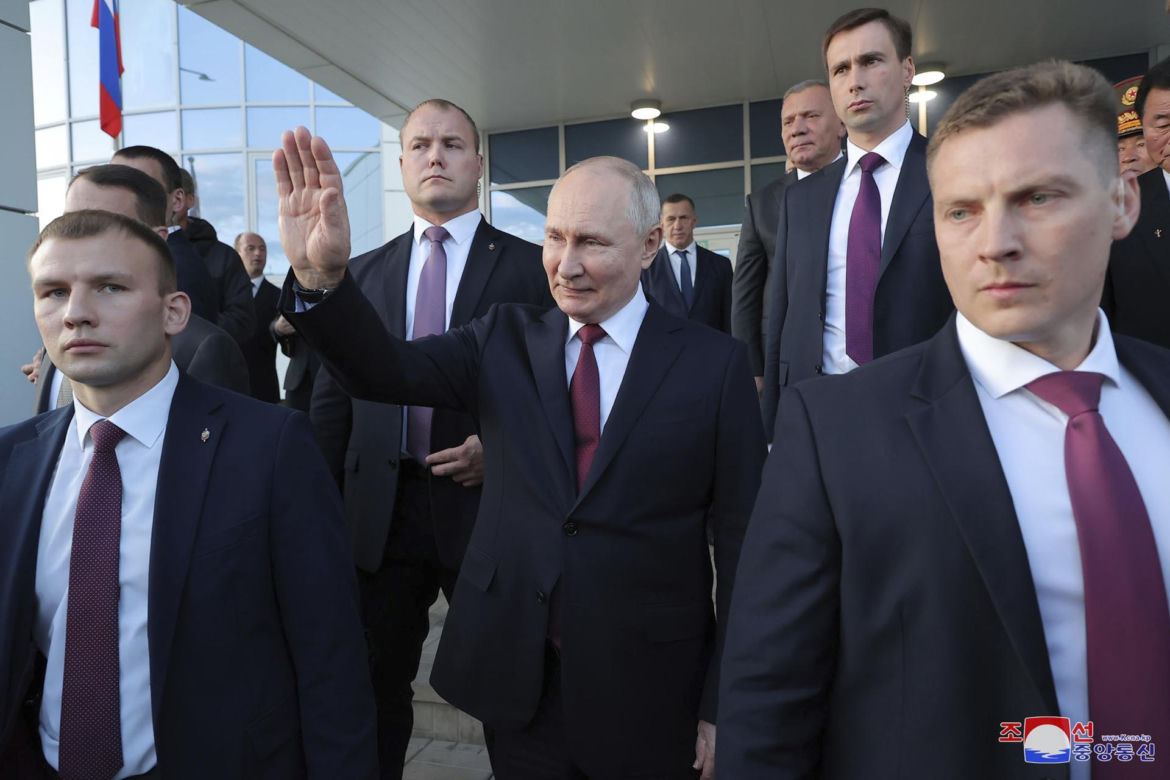 Nie uwierzysz, co Putin pokazał Kim Dzong Unowi! Wielki mors zrobił to na jego oczach