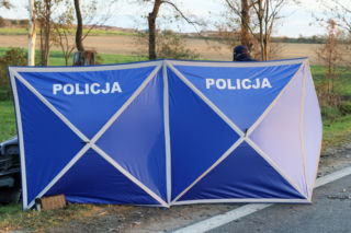 Tragiczny wypadek. Osobówka uderzyła w tył ciągnika