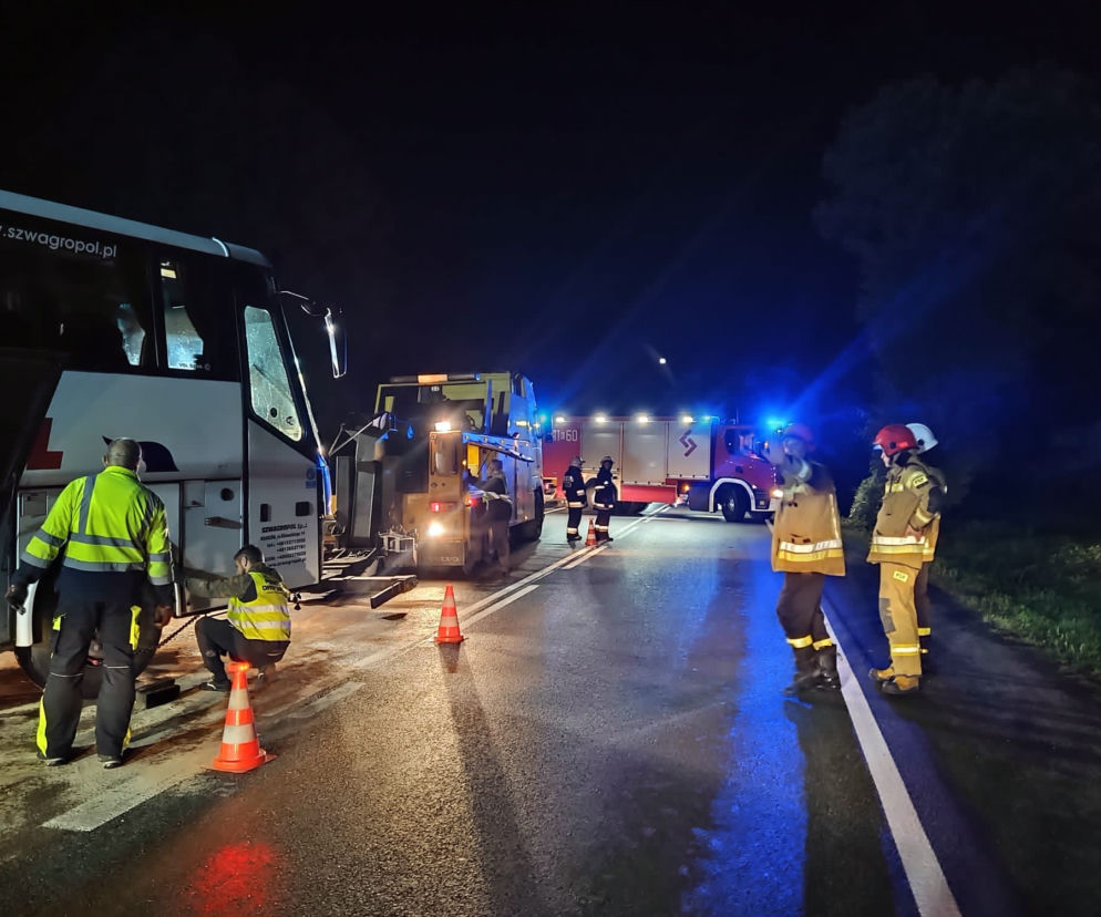 Potężny wyciek po wypadku w Witowicach Górnych. 700 litrów oleju na drodze