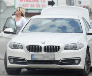 Beata Kozidrak w białym BMW serii 5