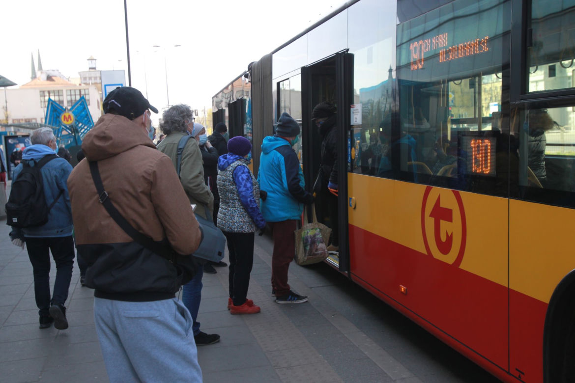 Tłumy w autobusach