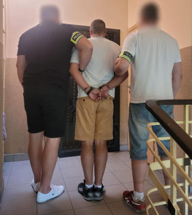 Złamał nos i szczękę przypadkowemu mężczyźnie. Sam zgłosił się na policję!