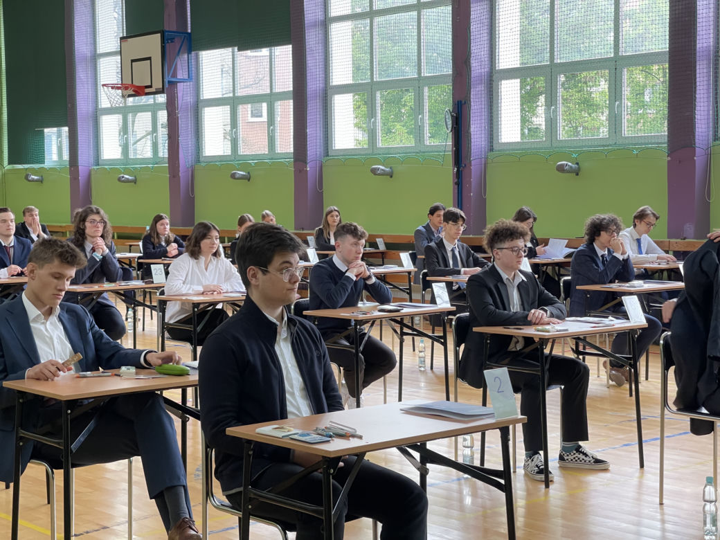 Matura 2023 z matematyki. Uczniowie z Krakowa rozpoczęli egzamin