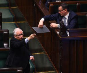 Prezes zbroi partię