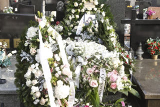 Morze kwiatów na grobie 34-letniej aktorki Barw szczęścia