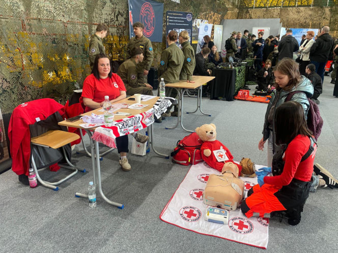Wojsko opanowało Nowy Sącz.  Ruszyły Wojskowe Targi Służby i Pracy