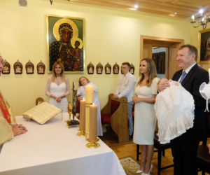 Jacek Kurski ochrzcił córkę w Częstochowie. Zdjęcia z uroczystości.