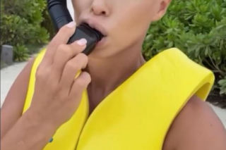 Małgorzata Rozenek i Radosław Majdan nurkują  Malediwach