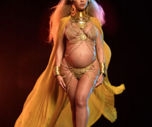 Beyoncé jak monstrancja! Co to za nakrycie głowy?!
