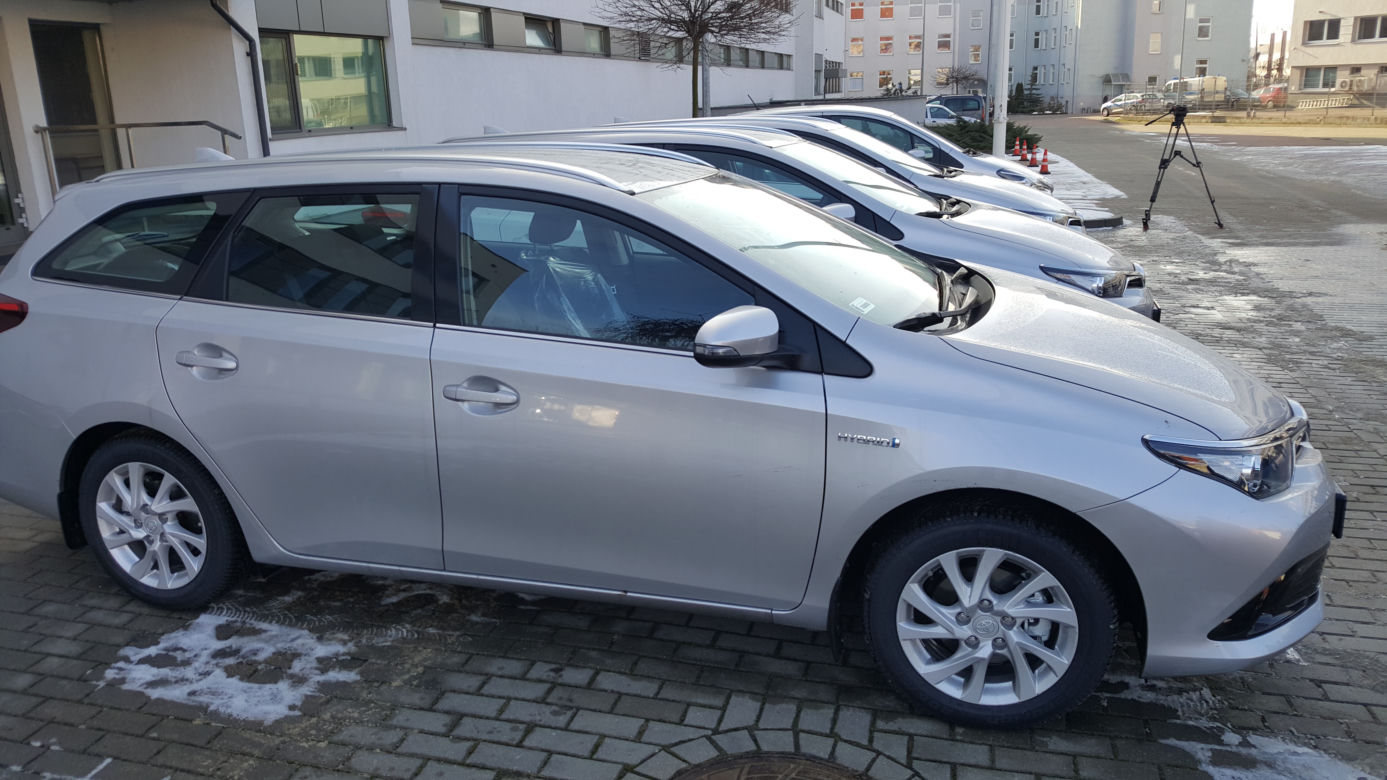 Cztery nowe radiowozy hybrydowe będą patrolować drogi w regionie! [ZDJĘCIA]