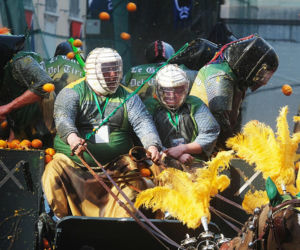 Włochy/ Ponad 140 osób odniosło obrażenia podczas kolejnej bitwy na pomarańcze w Ivrei