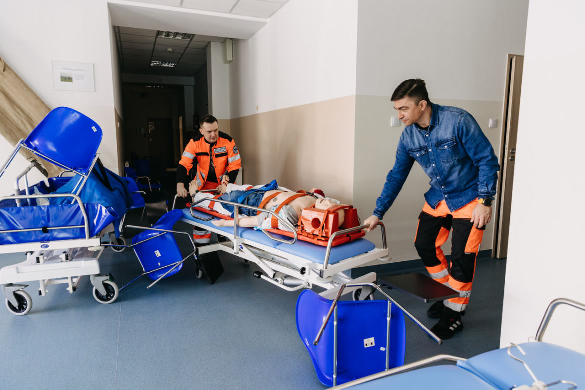 Warunki były ekstremalne. Tak wyglądało zaliczenie przyszłych zamojskuich pielęgniarzy i pielęgniarek