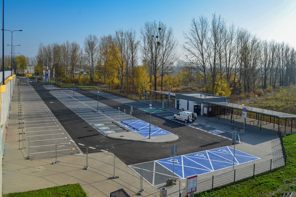 Nowy parking P+R na Ursynowie czeka na kierowców. Od czwartku można zostawiać tam auto