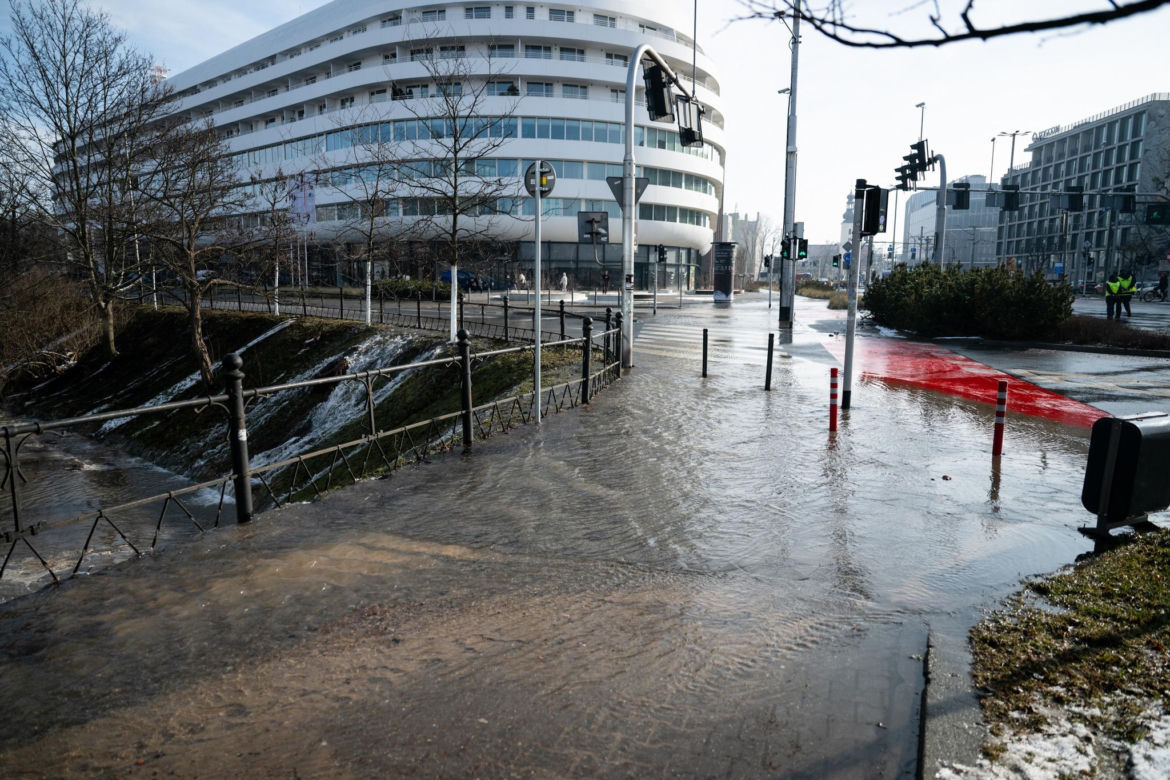 Poważna awaria wodociągowa. Zalane centrum Wrocławia
