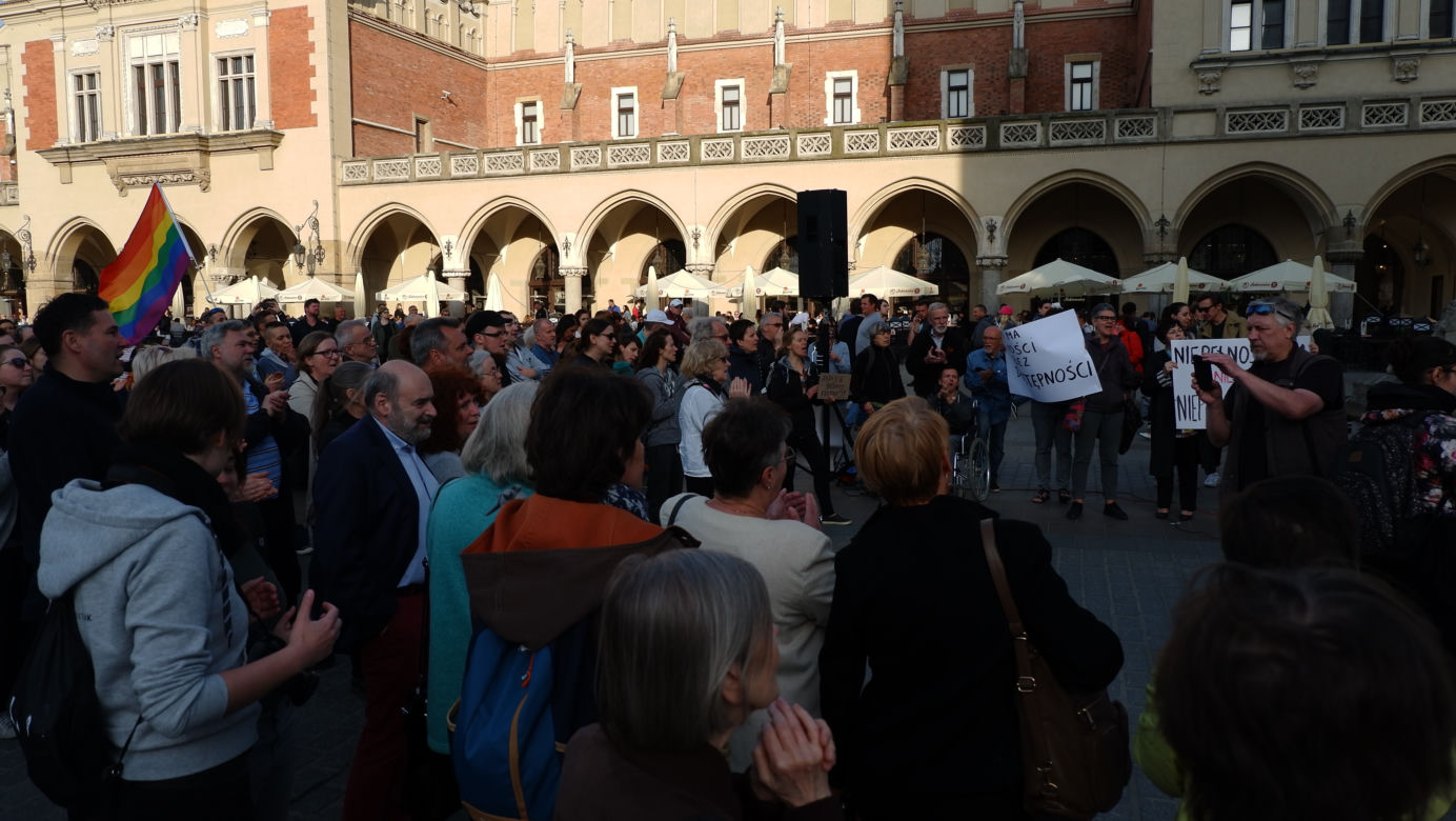 Manifestacja poparcia dla protestujących w Sejmie
