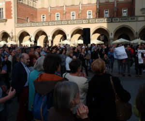 Manifestacja poparcia dla protestujących w Sejmie
