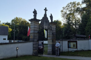Ta niepozorna wieś w Świętokrzyskiem skrywa zaskakującą historię. Jej początki sięgają 1136 roku