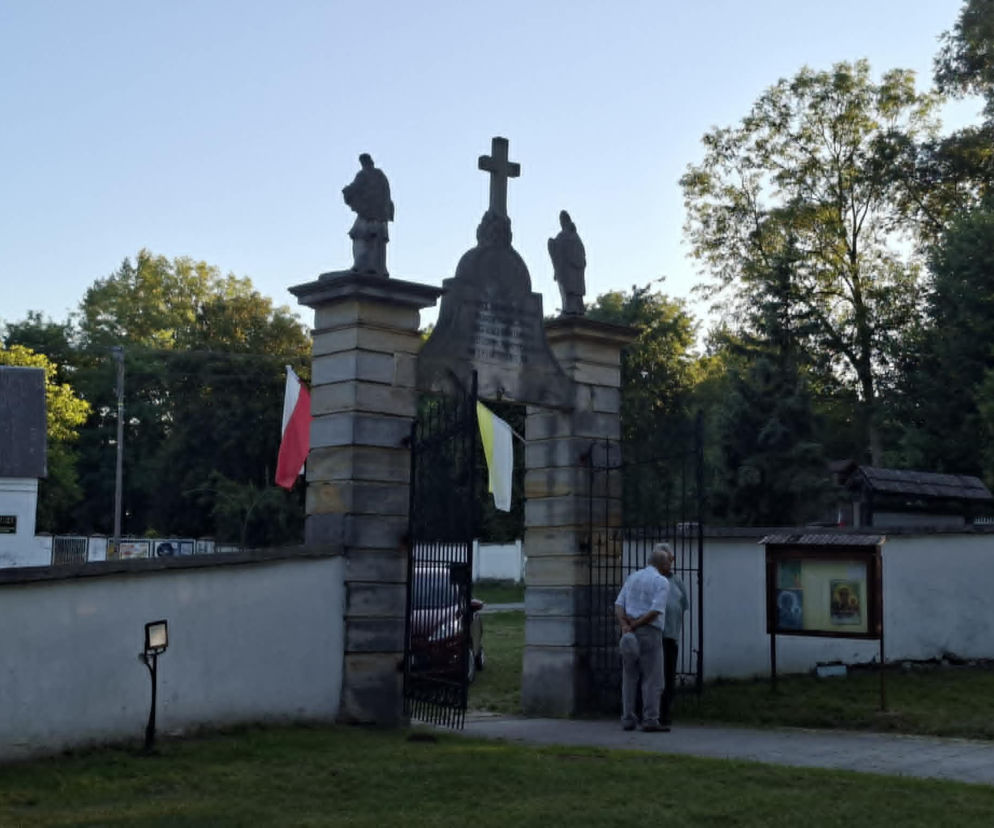 Ta niepozorna wieś w Świętokrzyskiem skrywa zaskakującą historię. Jej początki sięgają 1136 roku