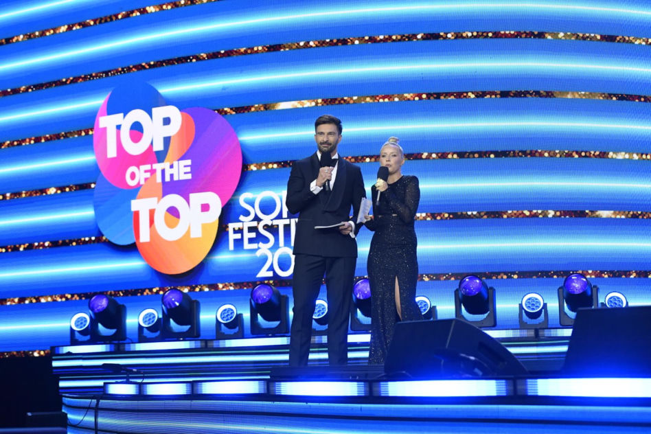 Szroeder jak Kermit, Ładocha jak tulipan i Młynarska w za małym garniturze. Tłum gwiazd na Top of the Top Sopot Festival 2024