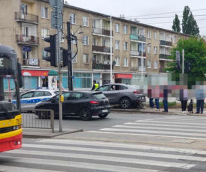 Po śmierci 6-latka postawili tam fotoradar. Pijany kierowca wbił się w barierki przy przystanku