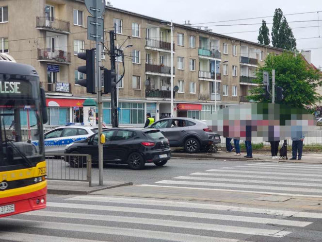 Po śmierci 6-latka postawili tam fotoradar. Pijany kierowca wbił się w barierki przy przystanku
