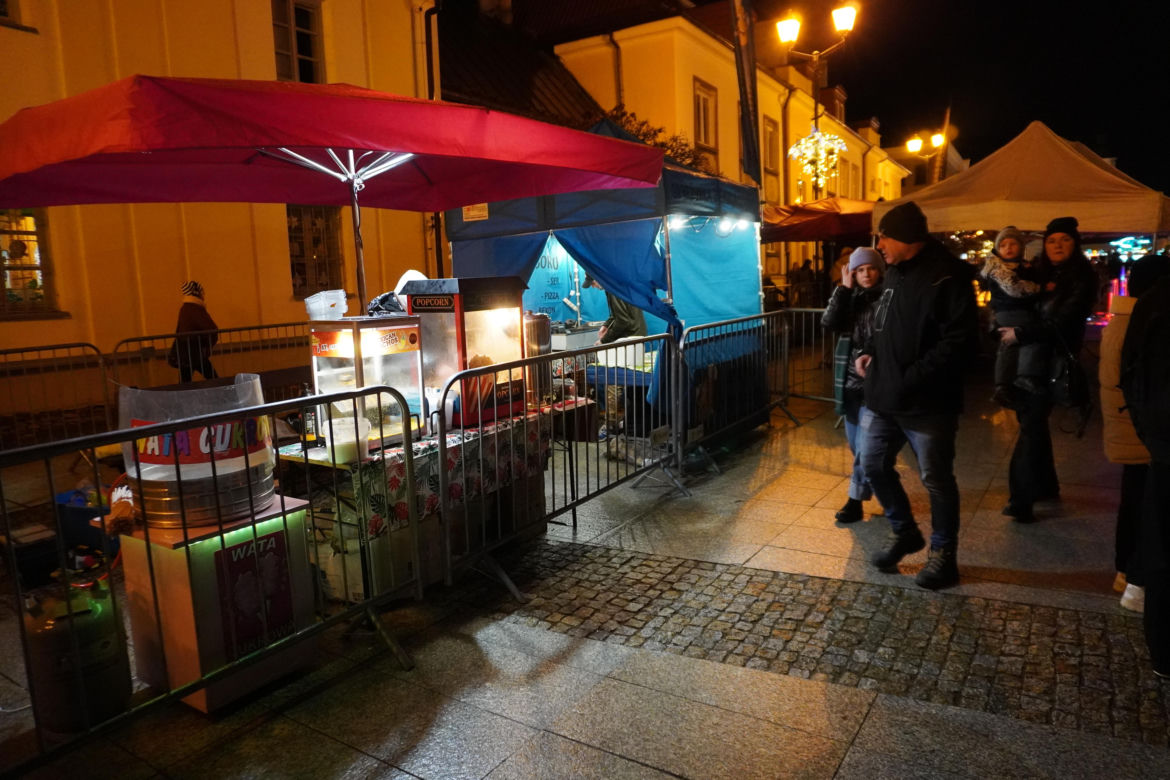 Ciężarówka Coca-cola w Białymstoku! Świąteczna atrakcja przyciągnęła tłumy mieszkańców na Rynek Kościuszki