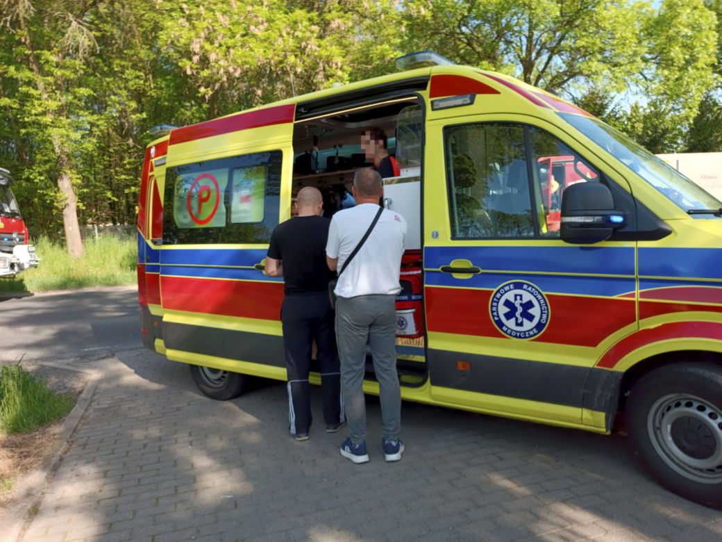 Tir staranował małą mazdę