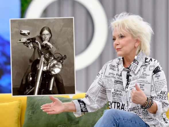 Małgorzata Ostrowska pochowała prochy męża w lesie. Nie ma nagrobka, nie ma grobu  