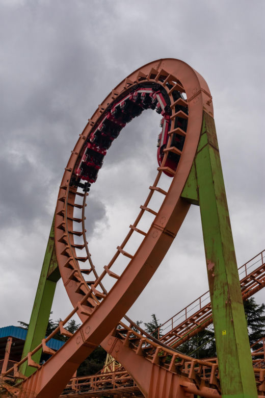 Pokonał raka, uciekł z pożaru, spadł z roller coastera! Kim była ofiara?