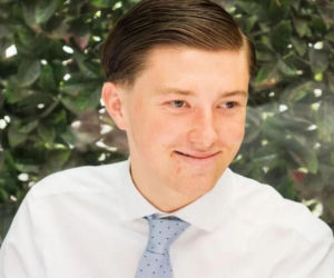 Polski student wykrwawiał się na ulicy. Policjanci zignorowali jego błagania i go skuli