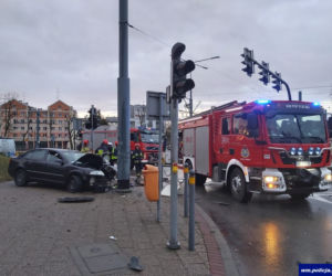 Pijany nastolatek wyleciał z auta. Cud, że przeżył