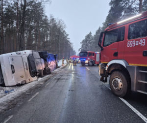 Na trasie Wyszków-Łochów na DK 62 doszło do wypadku autobusu