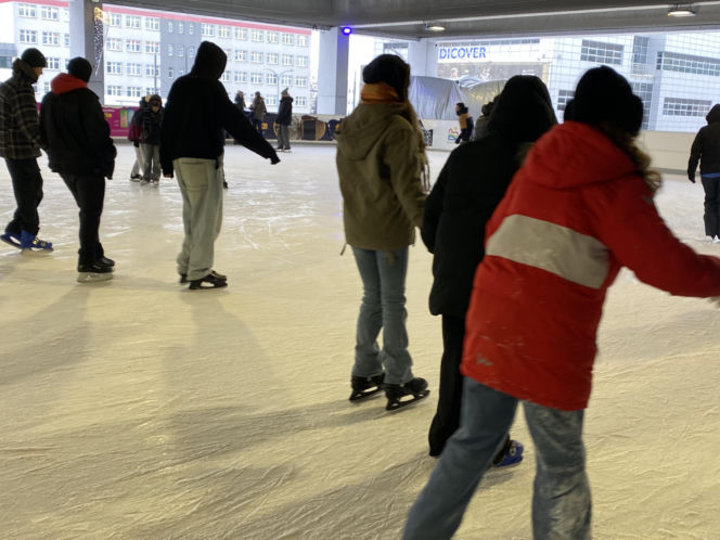 Kryte lodowisko przy Hali Urania