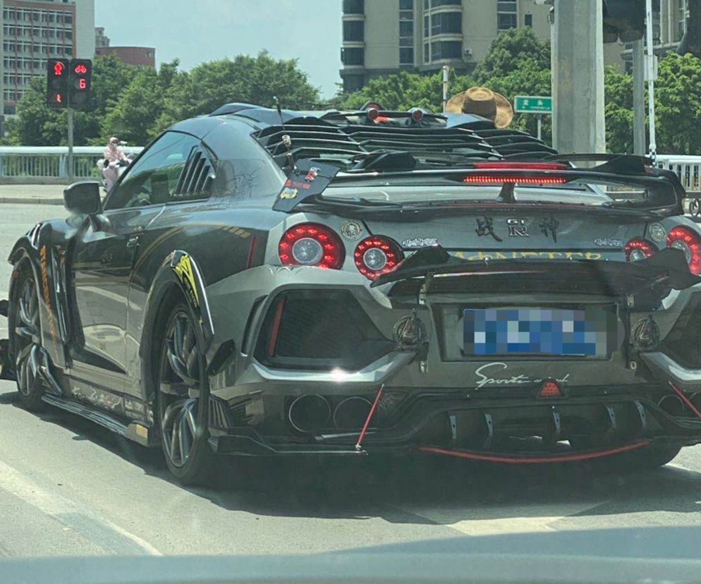 Nissan GT-R po dziwnym tuningu