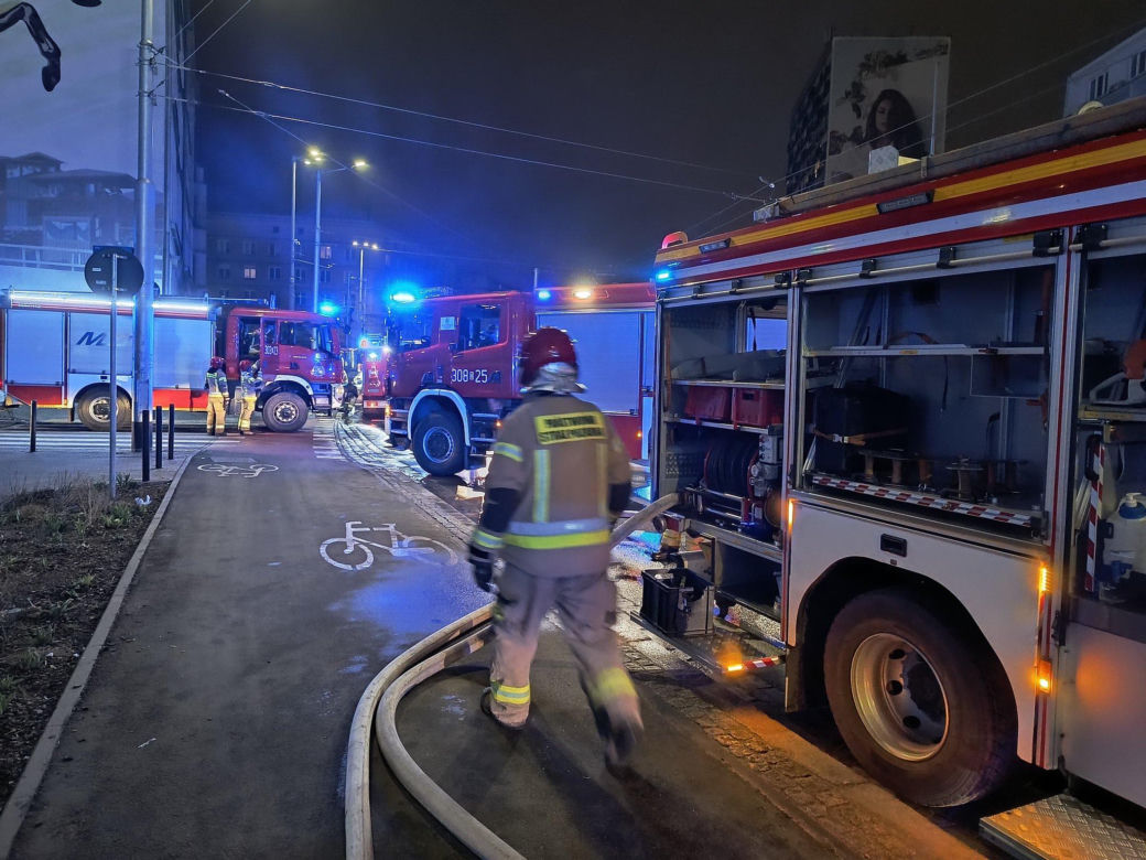 Nocna tragedia we Wrocławiu. Jedna osoba zginęła w pożarze budynku 