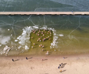 Wejdą do jeziora w Lany Poniedziałek. Morsy podsumowują sezon w Olsztynie. Wiemy, kiedy ostatnia kąpiel