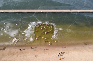 Wejdą do jeziora w Lany Poniedziałek. Morsy podsumowują sezon w Olsztynie. Wiemy, kiedy ostatnia kąpiel