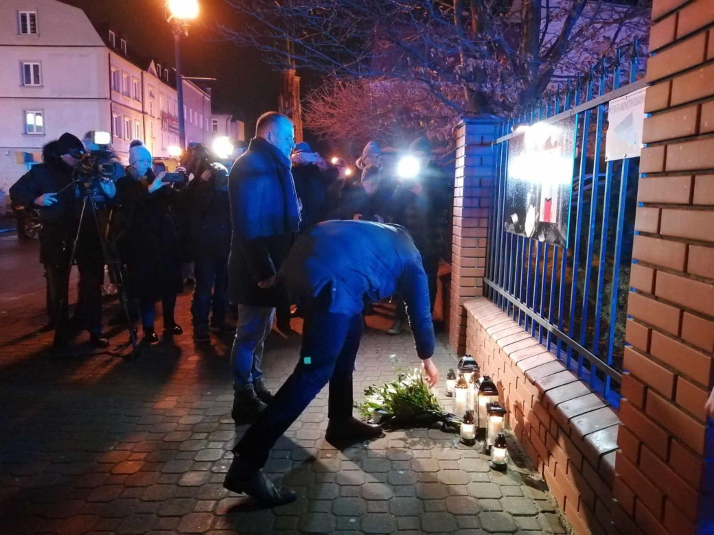 Siedlczanie wyrazili swój sprzeciw przeciwko agresji i wsparcie dla rodziny ratownika medycznego, który zginął w ataku nożownika