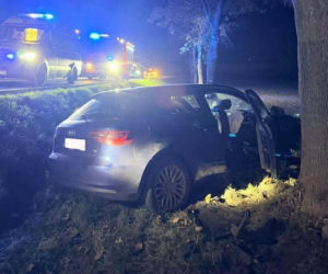Wjechała samochodem do rowu. Była pijana i wiozła pasażerów