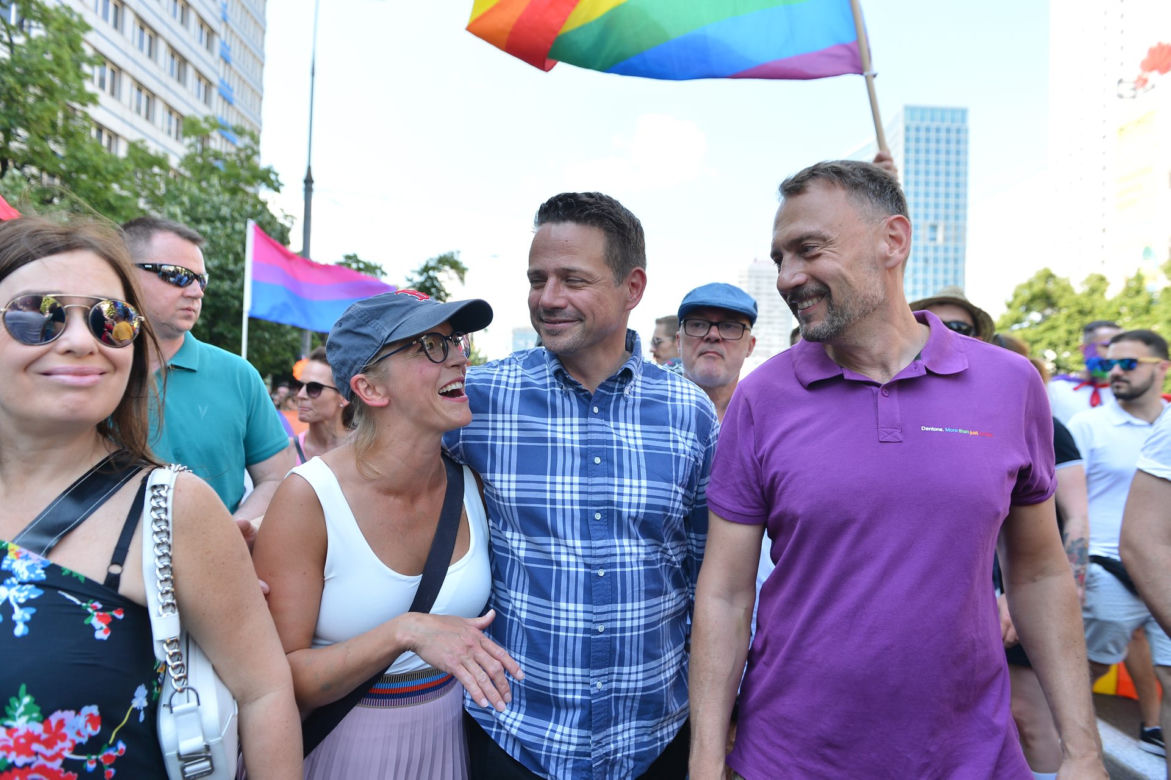 Oni nie odstępowali Trzaskowskiego na krok. Prezydent z ochroną