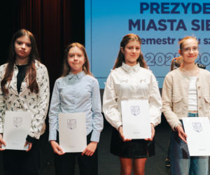 Najzdolniejsi uczniowie odebrali stypendia Prezydenta Miasta Siedlce