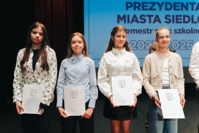 Najzdolniejsi uczniowie odebrali stypendia Prezydenta Miasta Siedlce