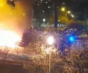 Ogromny pożar na Bródnie, samochód płonął jak pochodnia