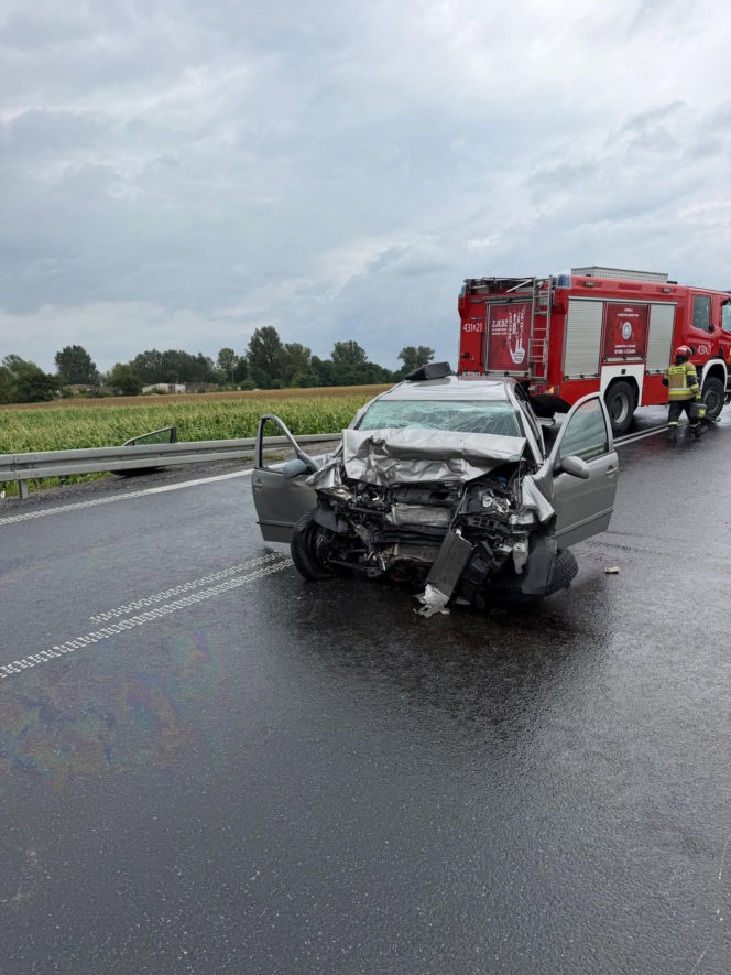 Tragiczny wypadek na Dolnym Śląsku. Dwie osoby nie żyją, droga jest zablokowana!