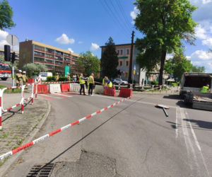 Gigantyczna dziura w drodze na Śląsku! Droga zapadła się na kilka metrów